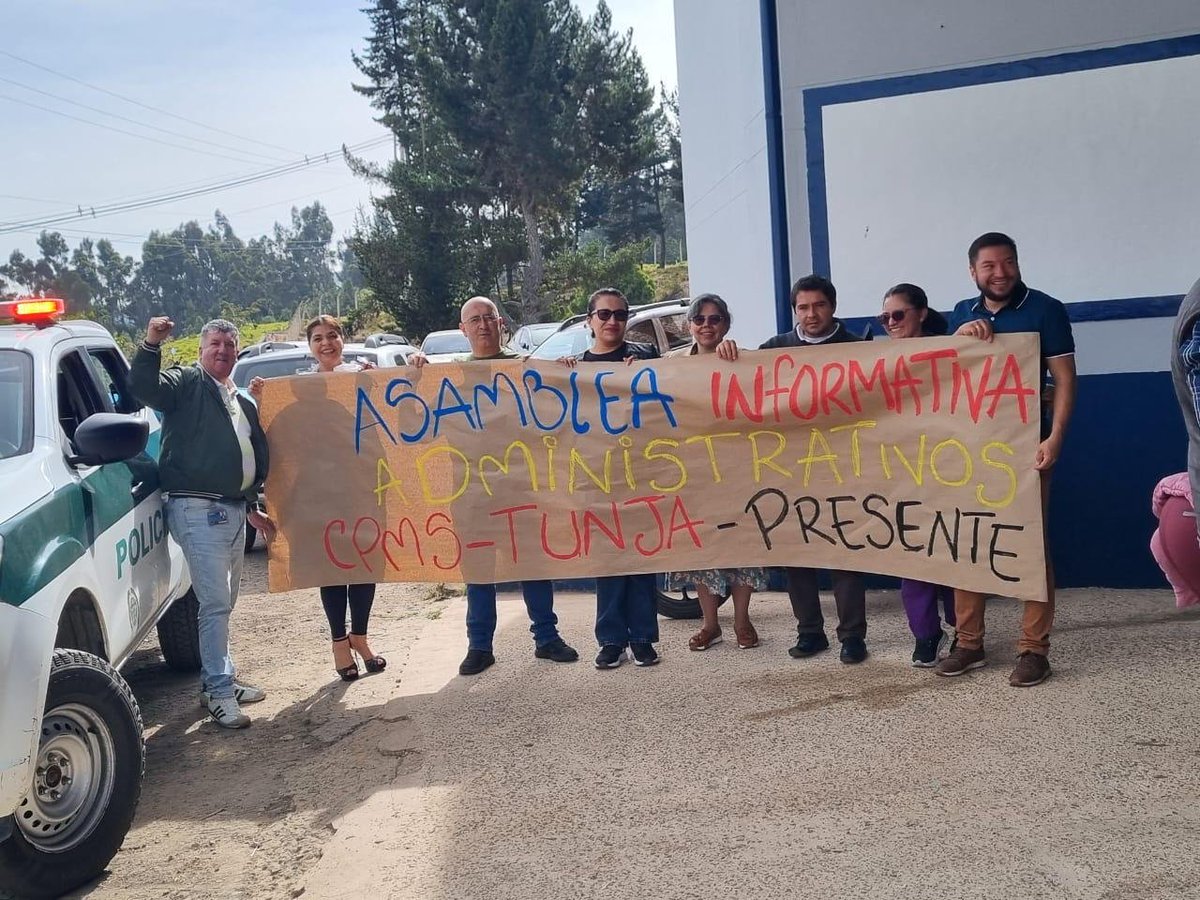 CaracolRadioTun's tweet photo. #AEstaHora Funcionarios del @INPEC_Colombia adelantan una protesta, denunciando que el Gobierno no ha cumplido con la expedición del decreto que reconoce la prima de riesgo para el personal administrativo de inspección a nivel nacional. https://t.co/y3PKfaqK8u