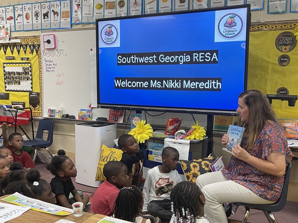 HarperEagles's tweet image. Today, Mrs. Ryles' first graders were captivated by Nikki Meredith from RESA as she read to them! 📚✨ There's nothing quite like the magic of a good story to inspire young minds!  #ReadingIsFun #FirstGradeMagic #Storytime