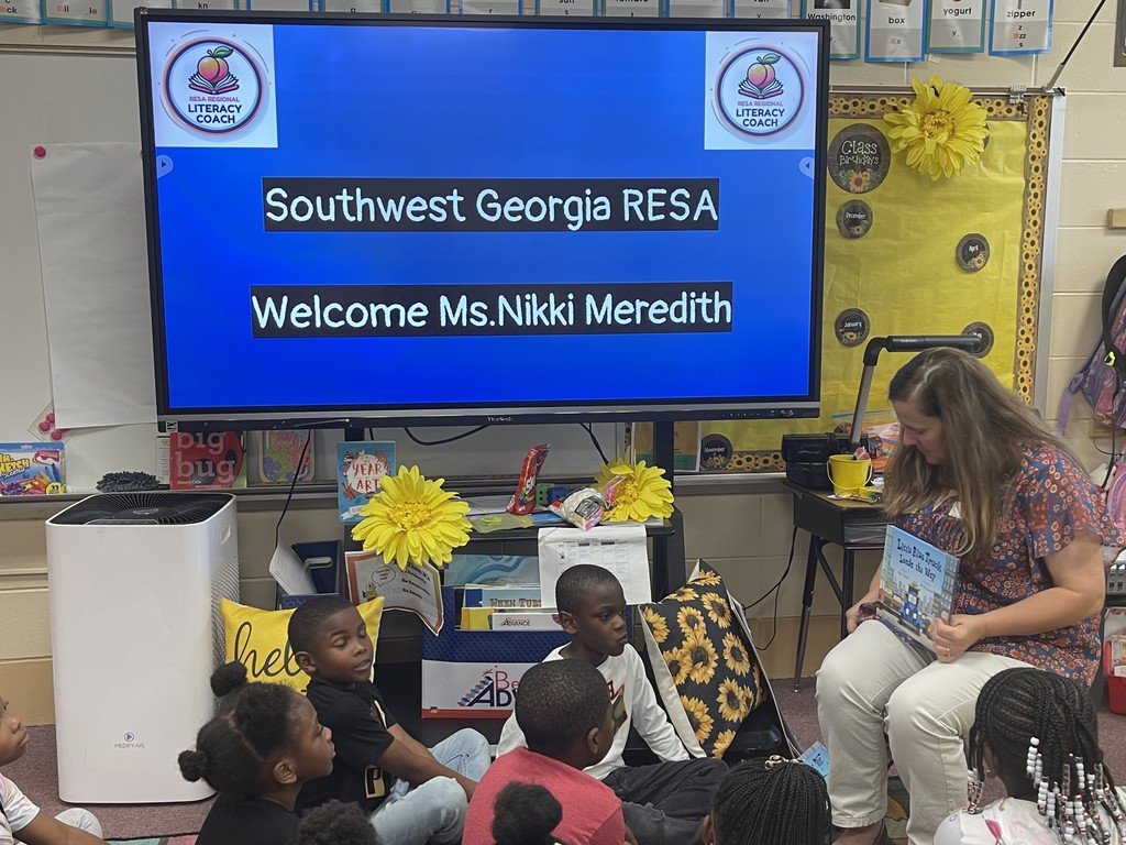 HarperEagles's tweet image. Today, Mrs. Ryles' first graders were captivated by Nikki Meredith from RESA as she read to them! 📚✨ There's nothing quite like the magic of a good story to inspire young minds!  #ReadingIsFun #FirstGradeMagic #Storytime