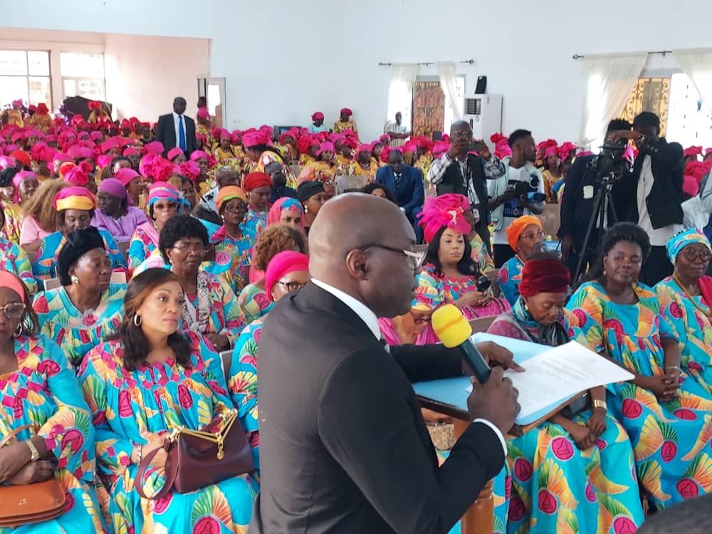 RR_IAI_Abanda's tweet photo. AMBAM LA BELLE!!! 
Quel magnifique séjour  dans cette belle cité!
Grâce à notre Première Dame, Mme Chantal BIYA et le CERAC, 227 femmes de la Vallée du Ntem viennent de s'arrimer à la modernité dans la joie et l'espoir d'un meilleur avenir. Un séjour agrémenté de bout en bout par des dons du CERAC et les delicates attentions des élites de cette belle localité.
BRAVOOOOOOOOOOOOO AU CERAC.
Merci aux élites. Nous y avons passé de bons moments.