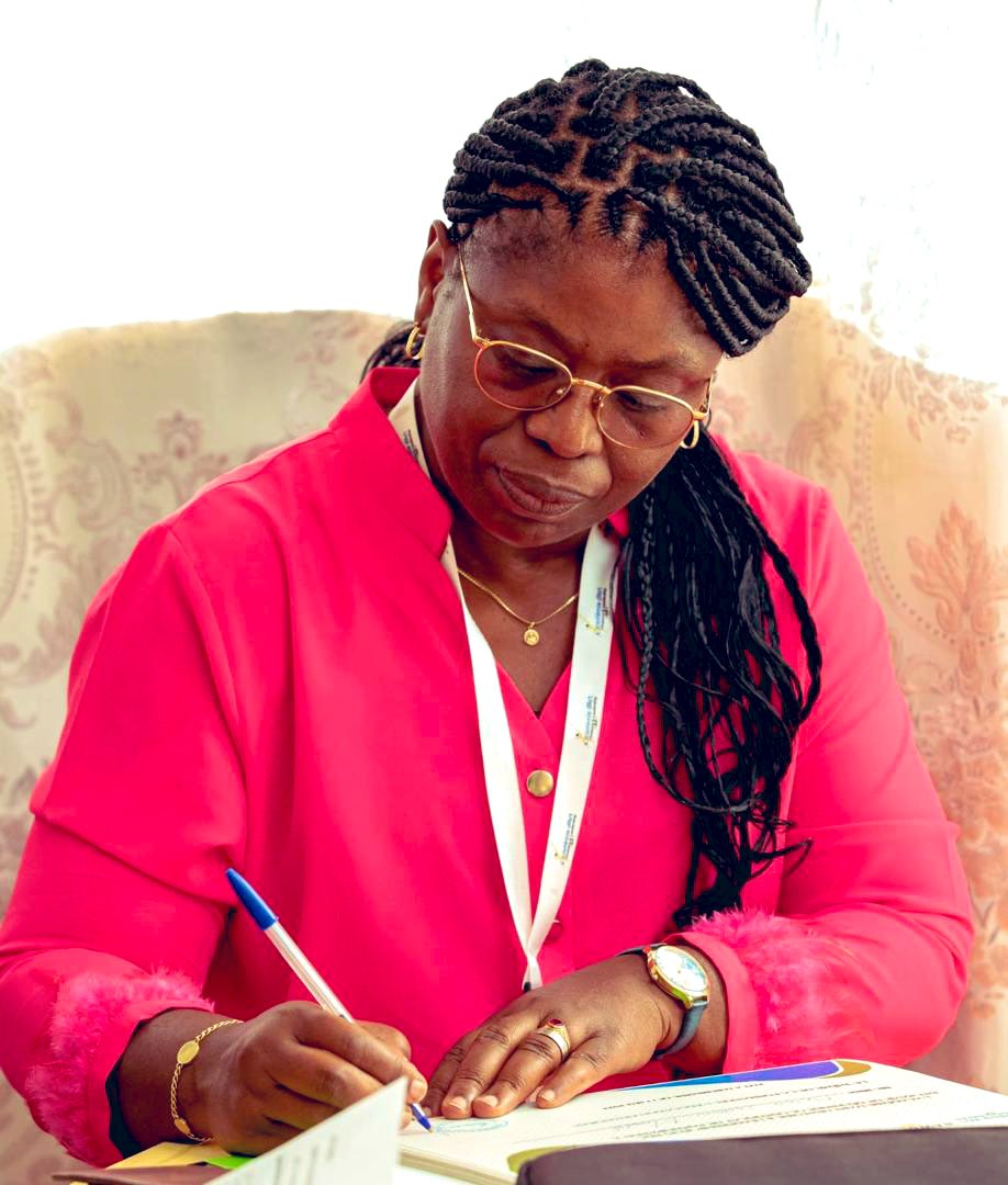 NELLYTSHELAMUT's tweet image. L’Afrique n’a pas besoin de plus de #promesses, elle a besoin de #preuves. 

Et ces preuves, c’est nous qui devons les incarner avec nos #actions quotidiennes, constantes, enrichissantes !

Devenons la génération des bâtisseurs, pas celle des commentateurs, sans plus.
Bâtissons,