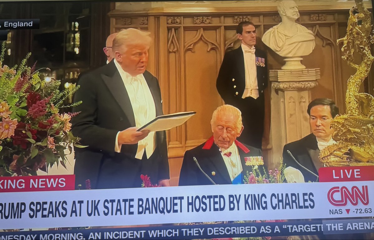 lflorepolitics's tweet photo. The look on Marco Rubioโs face everytime Trump speaks๐
#UKStateDinner https://t.co/YkRdWzsaV0