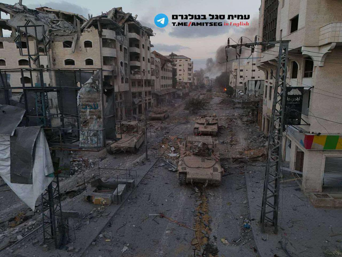 نداء لكل الشرفاء الأحرار ‼️🚨

كونو صوت مليون مواطن محاصرين الآن بالدبابات
ومقطوع عنهم النت والطعام والأكل والدواء