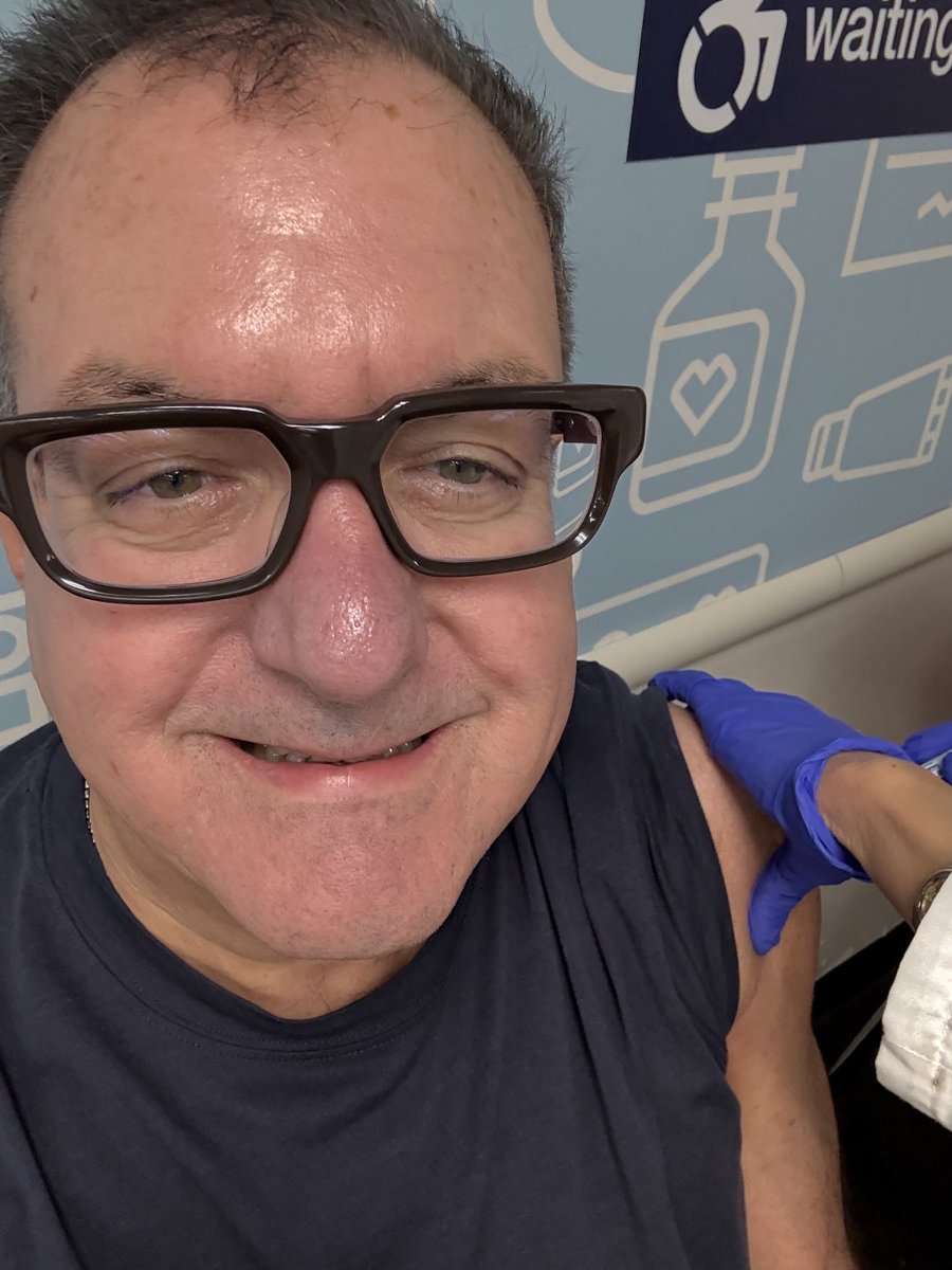 JMaraganore's tweet photo. Happily getting my COVID vaccine shot!

Thank you biotech, ⁦@moderna_tx⁩ , ⁦@pfizer⁩, mRNA, and LNPs.

Vaccination SAVES lives! 

#sciencewillwin https://t.co/xMOZRS6Cws