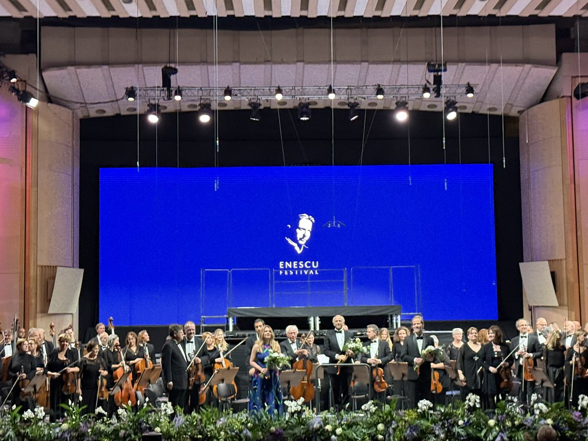 #FestivalEnescuBucarest
Sensacional concierto de la Orquesta del Festival de Budapest dirigida por #IvánFischer con dos obras maestras de #Bartók: el ballet de ‘El mandarín maravilloso’ y la ópera ‘El castillo de Barbazul’.
Todo queda en casa! 👍