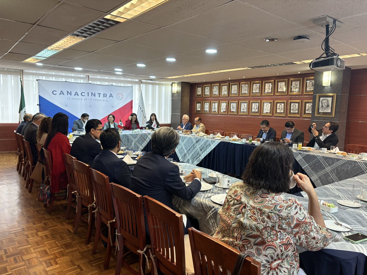 Esta mañana en <a href="/CANACINTRAMex/">CANACINTRA México</a> sostuvimos una sesión de diálogo con la Sen. <a href="/amaliagarciamx/">Amalia García Medina</a>, Pdta. de la Comisión Especial para el Seguimiento e Implementación de la #Agenda2030. Fue un encuentro valioso para analizar los retos de desarrollo sostenible y la visión de la industria.