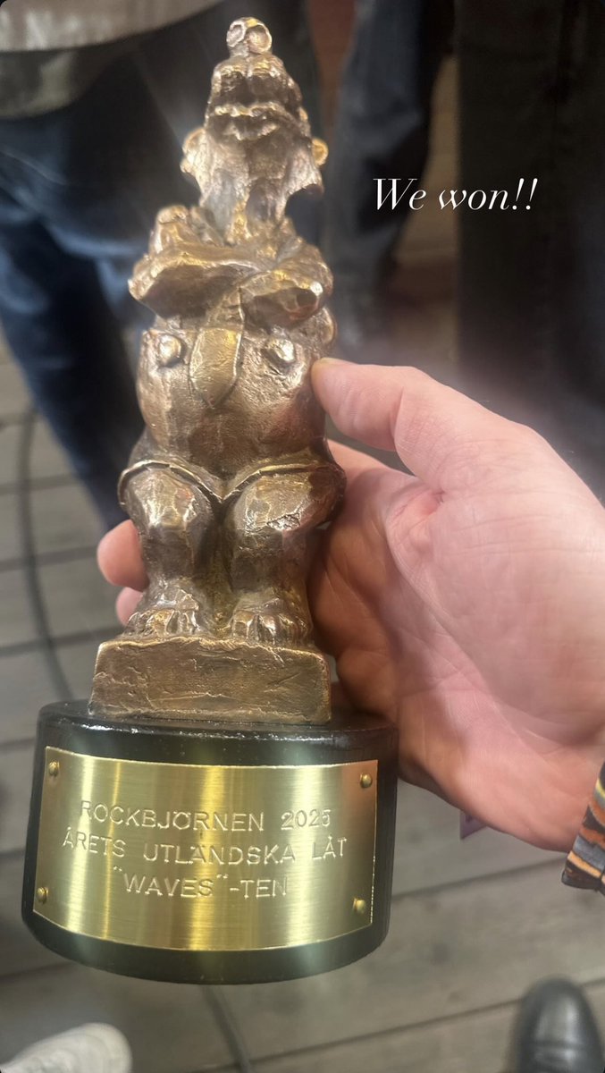 🏆- ศิลปินไทยคนแรก ที่ได้รางวัล ✅
🏆- ศิลปินคนเดียวในค่ายเอ้ดเอมที่ได้รางวัล ✅
🏆-ศิลปิน k-pop คนแรกและคนเดียวที่ได้รางวัล ✅
🏆-ได้รางวัลในฐานะศิลปินเดี่ยว ไม่มี วงพ่วง ✅✅
🏆-ศิลปินเอเชียคนแรกที่ได้รับรางวัล ✅
🏆-รางวัลที่ได้เป็นเพลง b - side ในบั้ม ✅

#TEN_Waves_SOTY