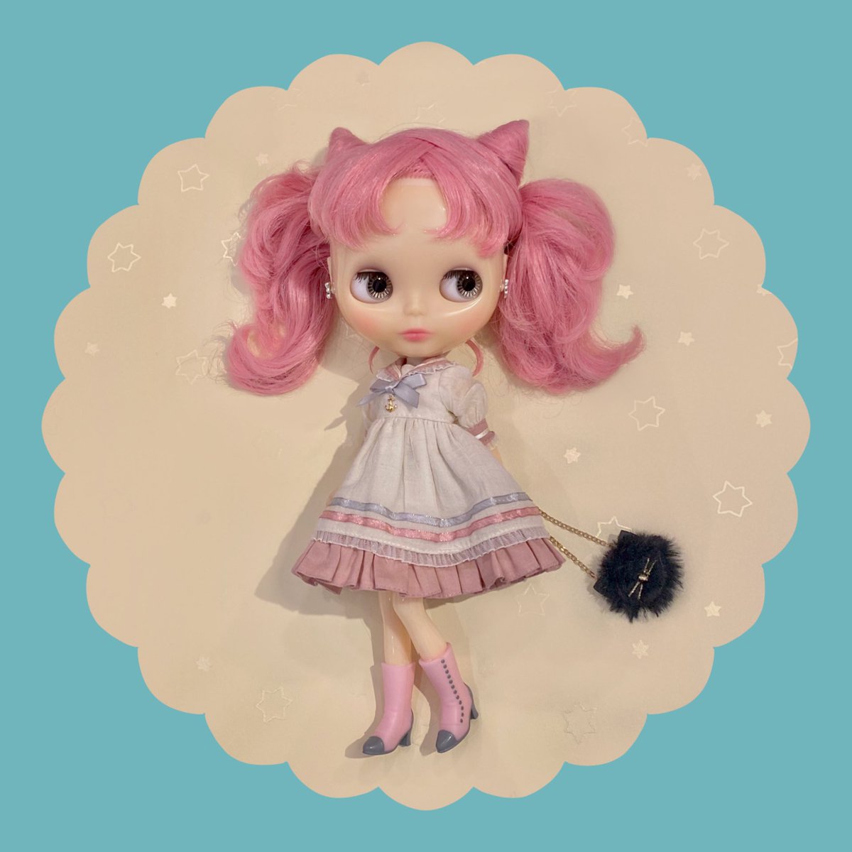 ご予約受付中🌙🎀✨
⁡
CWC限定ネオブライス『セイリングドミニック』
発売日：2025年9月29日（月）
メーカー希望小売価格：28,100円（税込）
⁡
お着替え&amp;ヘアアレンジ写真公開❣️🤳
ご予約方法はブログをチェック☑️
osaka.juniemoon-shop.com/?eid=2780

#ブライス #blythe #ドール #セイリングドミニック