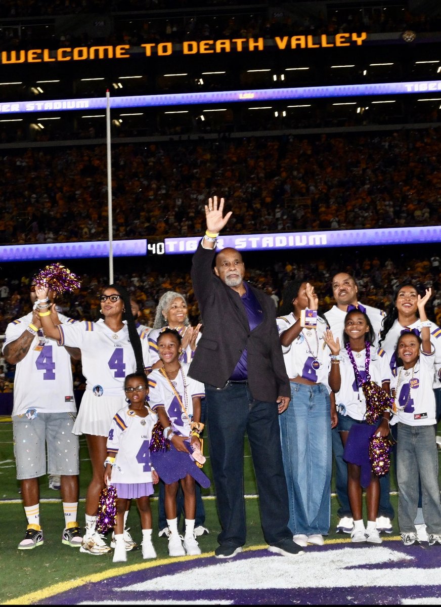 So happy for my guy ⁦<a href="/cfbhall/">College Football Hall of Fame</a>⁩ ‘er and ⁦<a href="/LSUfootball/">LSU Football</a>⁩ Legend Charles Alexander.  No one will ever wear #4 ever again for the Bengal Tigers !!