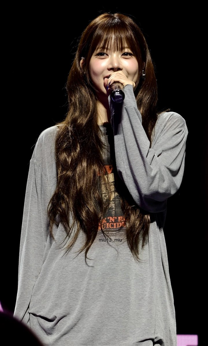 miu13_miu's tweet image. #LE_SERRAFIM #르세라핌 #윤진 #YUNJIN #카즈하 #KAZUHA #은채 #EUNCHAE #soundcheck #phonecamera