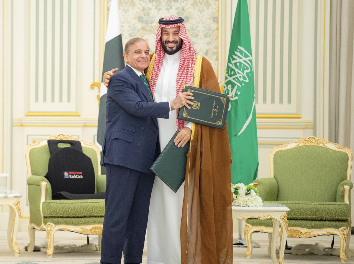 هنا #الرياض 
هنا #محمد_بن_سلمان