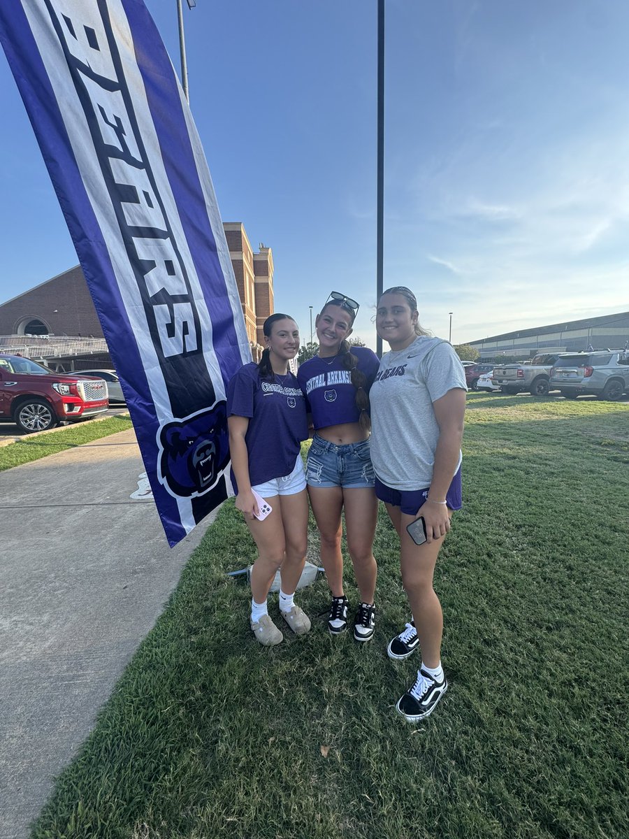 Went to <a href="/UCASoftball/">UCA Softball</a> for the weekend! Got a Chance to meet the players and a great coaching staff💜🤍💜 Even got to see a football game while i was there with some of the team! #gosugarbears