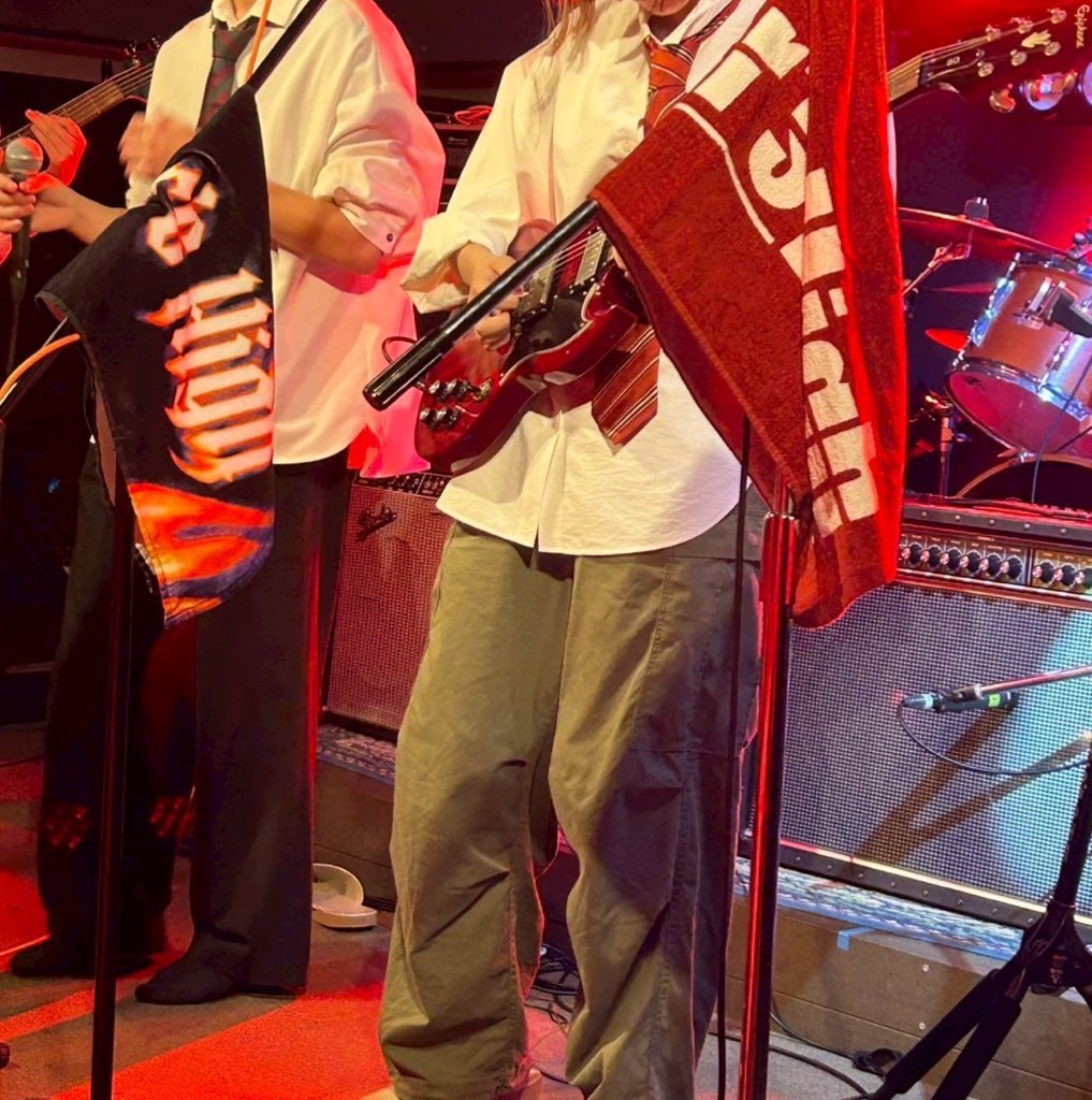 Ku_chan4's tweet photo. ライブした！赤が私の成績な、結構良くてじぶんギターうまいですわ https://t.co/zXqKKeukMW