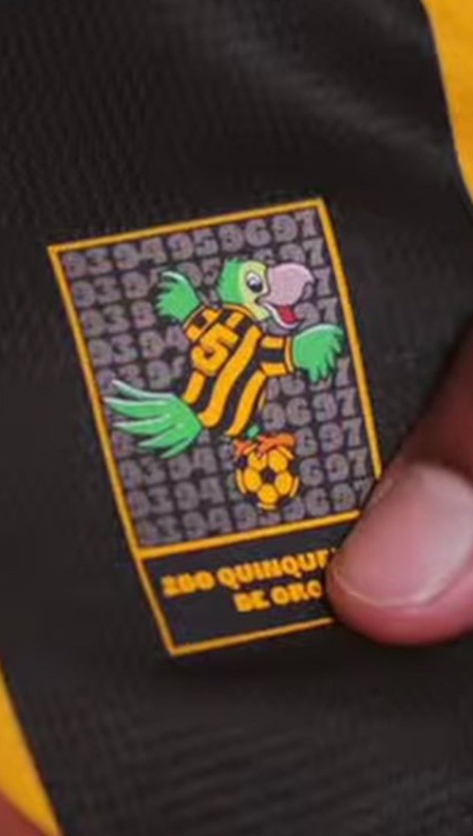 Parece un simple loro..
Pero traumó a toda una generación.🍼🐓
🖐️