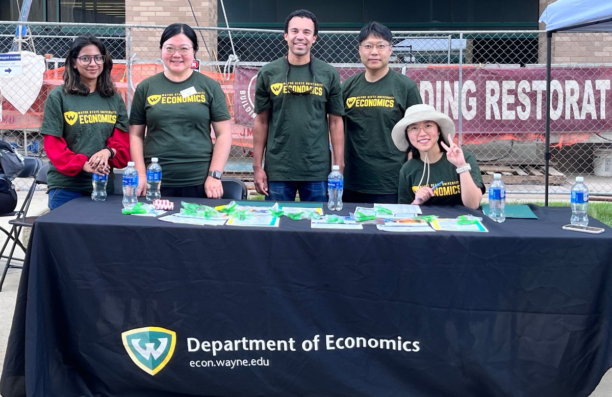 The Department of Economics had a great time at FestiFall 2025! Faculty and grad students connected with new and returning Warriors, and the Economics Club—led by new president Mitchell Roth—welcomed future members at their table. Here’s to an exciting year ahead! 💚💛