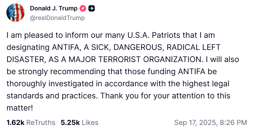 "gestört, gefährlich, linksradikal"

TRUMP ERKLÄRT ANTIFA ZUR TERRORORGANISATION

Wer sie finanziell unterstützt, wird von den Behörden untersucht.