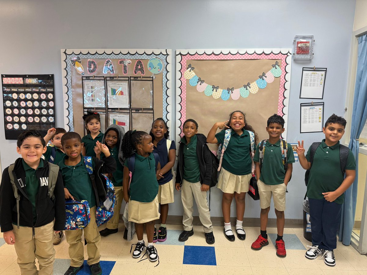 GouldsELMDCPS's tweet image. 👋💚Happy Hello Week! 💚👋
We’re spreading kindness and connection — say hello, make a friend, and brighten someone’s day! 🌟 #HelloWeek #BeKind #mdcpsyourbestchoice