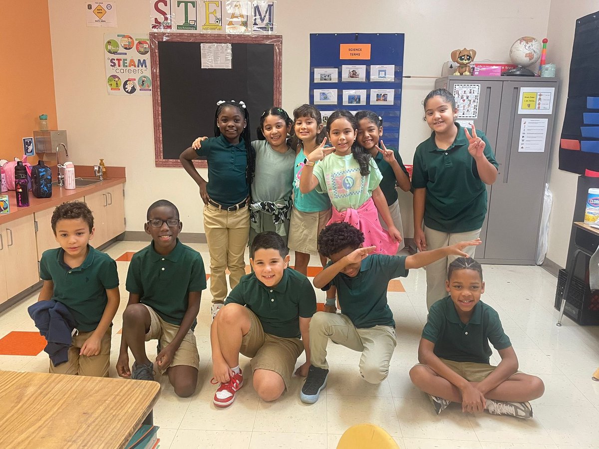 GouldsELMDCPS's tweet image. 👋💚Happy Hello Week! 💚👋
We’re spreading kindness and connection — say hello, make a friend, and brighten someone’s day! 🌟 #HelloWeek #BeKind #mdcpsyourbestchoice