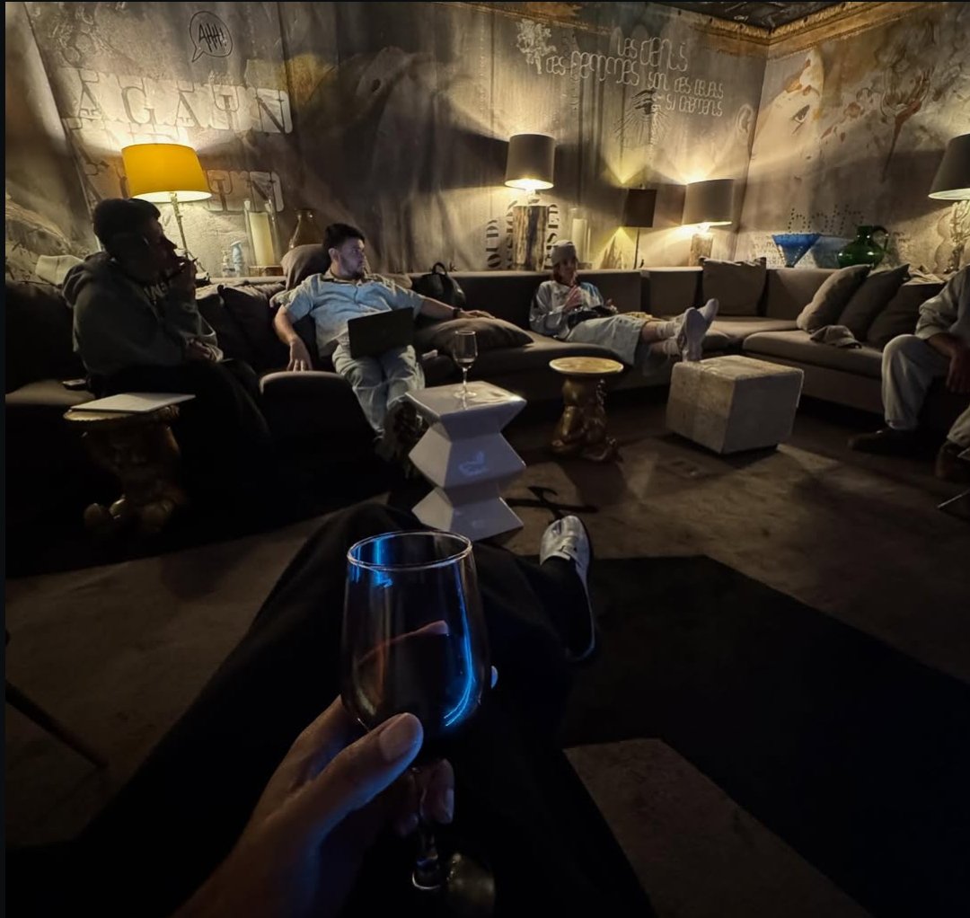 Young Miko vía post de <a href="/calebcalloway3/">Caleb Calloway</a> 

📍48 hours in LA