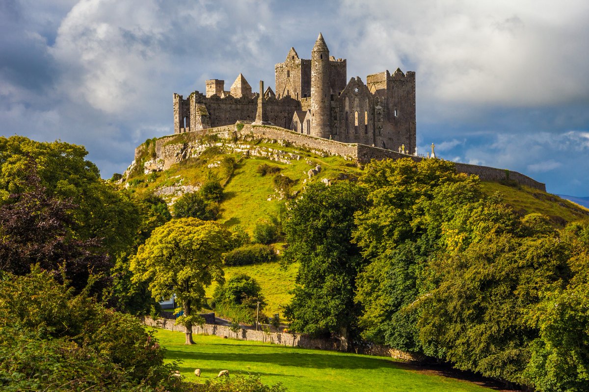 The Rock of Cashel was once the seat of ancient Irish kings! 👑

It’s said the hill was created when the devil took a bite out of a nearby mountain and spat it out. 🏰