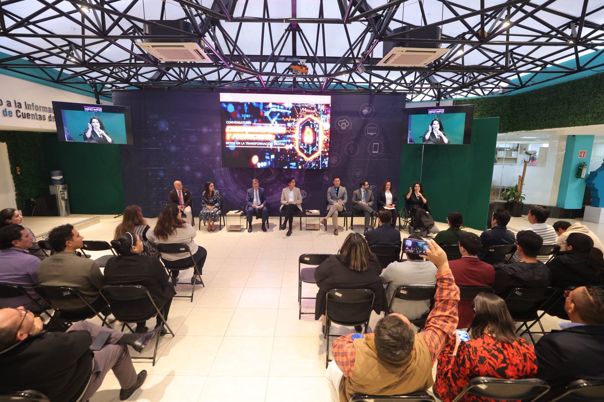 lauraenriquezr's tweet photo. Un privilegio contar con la participación de @SalvadorTarodo, Decano de @Derecho_Unileon; @JD_CIBERABOGADO, de @IBDC_DIGITAL; @DazaZaragoza, de @CPDP_UNAM; @Clauss_Escoto, de @AMCS_ORG; así como de Guadalupe Romero y @Alejandro_18_03, de @DerechoUNAMmx. https://t.co/EFdjxBmNE1