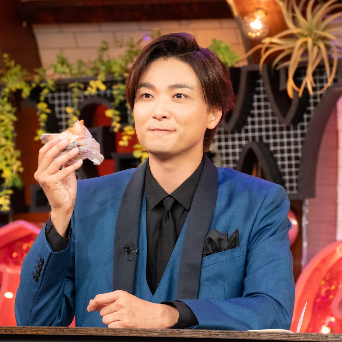 □─　─　─　─　─
#芳雄のスー 最新回
午後10:00公開🍭
─　─　─　─　─□

＼🎁芳雄のスー🎁／
#小野田龍之介 さんが芳雄さんへ心のこもったスーをお差し入れ✨
付き合いの長いおふたり✨#井上芳雄 さんの美味しそうな表情にもご注目☺️

※画像は「芳雄のスー」#24
#WOWOW