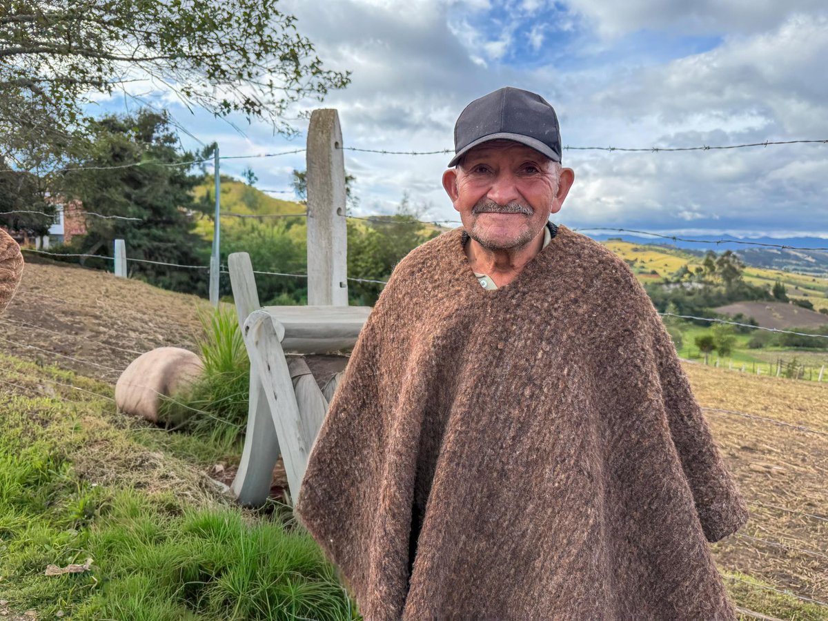 SENABoyaca's tweet image. 👏 Gracias al aprendizaje práctico, los habitantes de la vereda El Salvial ahora cuentan con un acceso digno y seguro 🛣️.

Nuestros aprendices pusieron en marcha sus conocimientos 🧱🔨 para aportar al desarrollo de su comunidad 💪💚

#Campesena #FormaciónQueTransforma #SENABoyacá