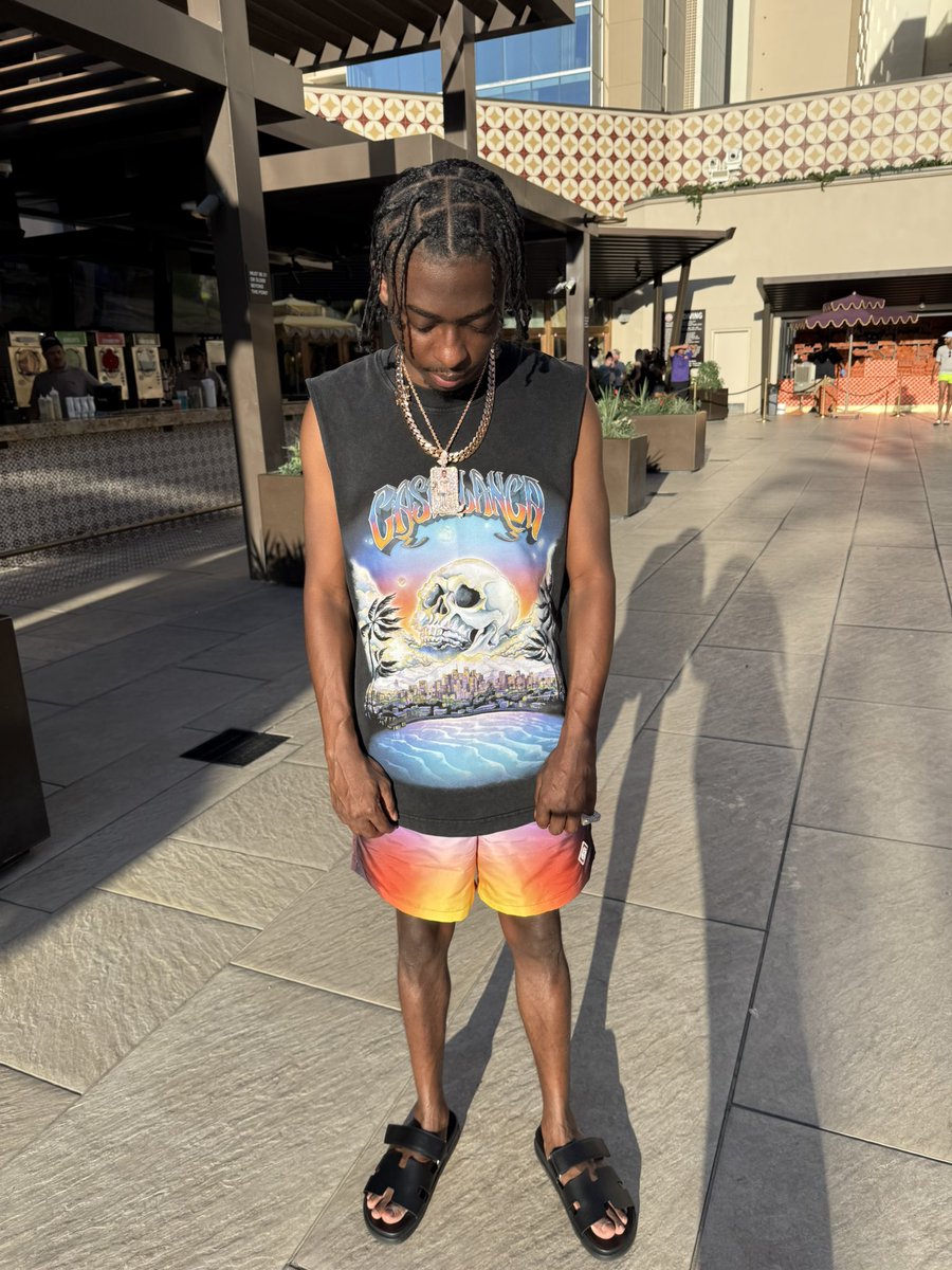 Trustnoneweebay tweet media