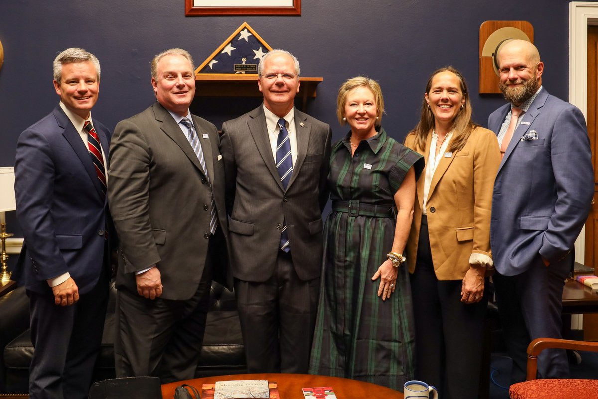 RepGuthrie's tweet image. Busy day of meetings with Kentuckians here in D.C. today. Thank you to the Kentucky Sheriffs' Association, KY Association of Equipment Manufacturers, eBay CEO Jamie Iannone &amp;amp; sellers from Glasgow, Kentucky Head Start, and more for making the trip to advocate for Kentuckians.