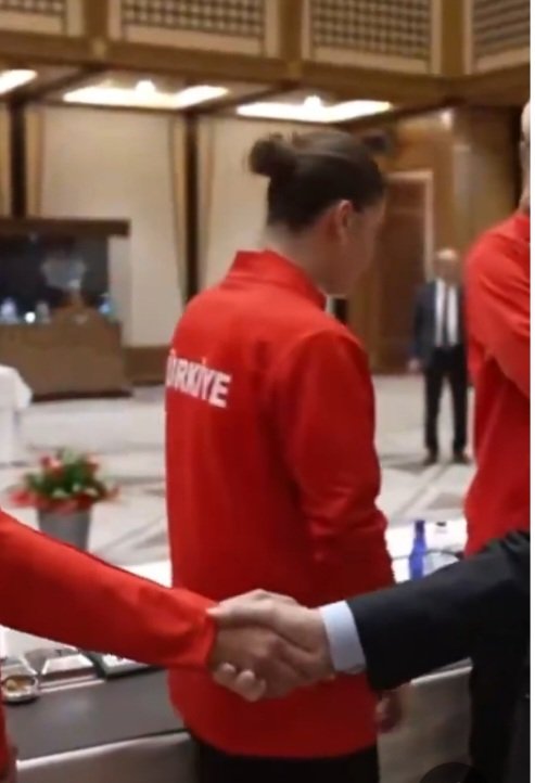 Sen bu gençliğin dik duruşusun sevgi saygı ile 
<a href="/ilkinaydn/">İlkin Aydın</a>