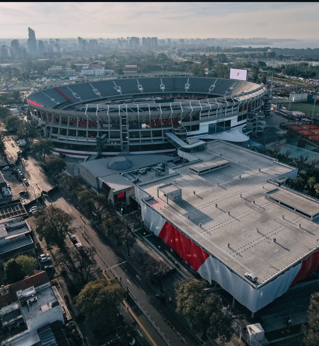 Nuestra casa espera 🏟️🐔