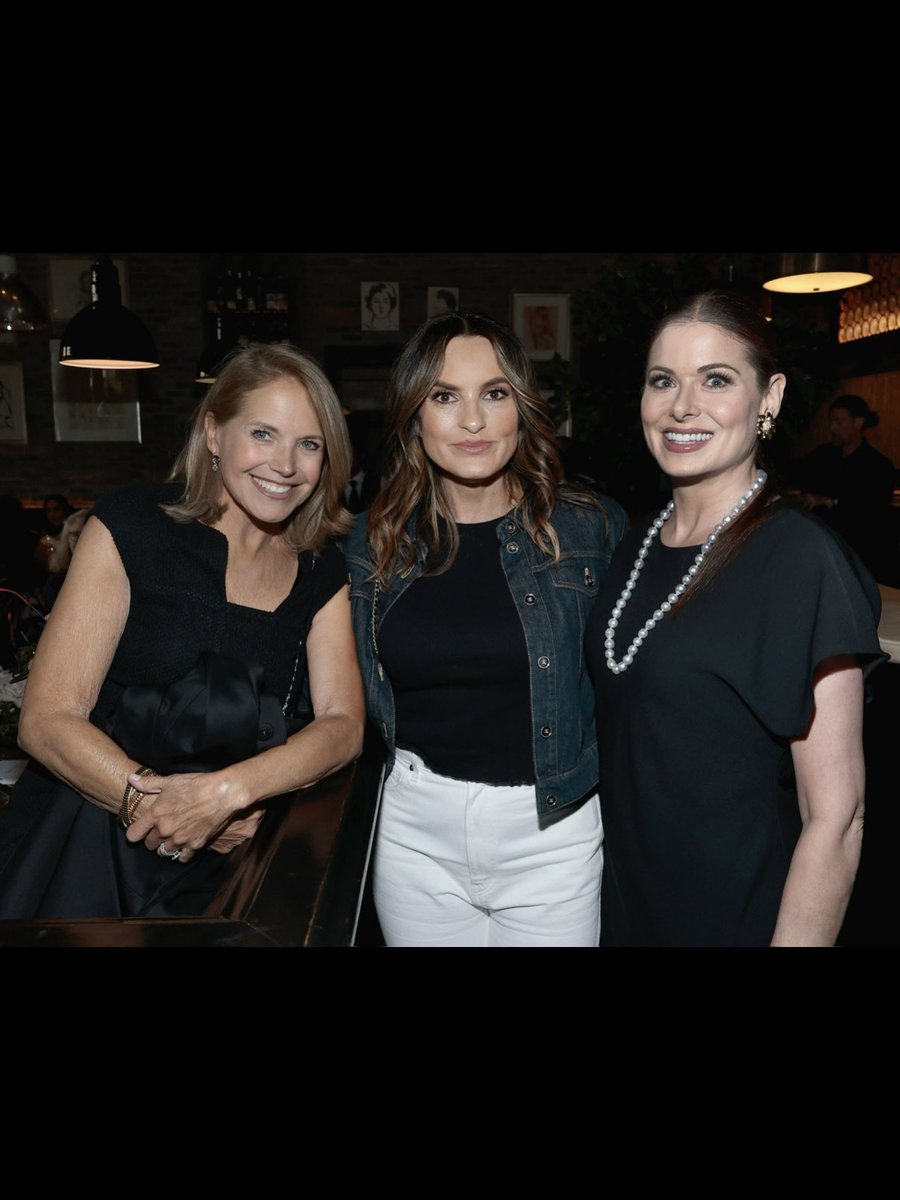 Debra Messing tweet media