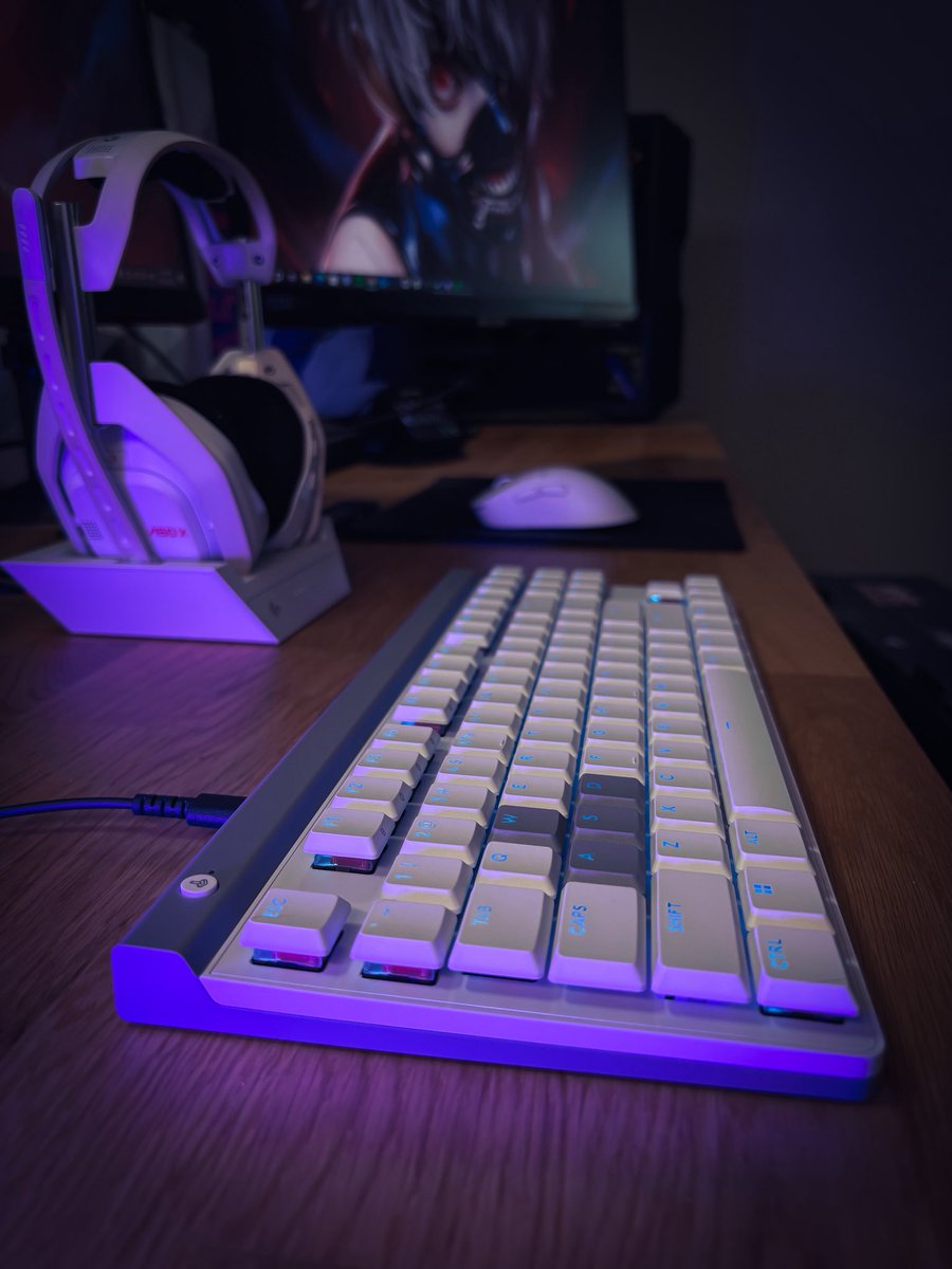 itzToonGaming's tweet image. Logitech G515 Rapid TKL has landed! 💙🔥
Taking Speed and precision to the next level, the G515 has magnetic analog switches delivering lighting response times.
New Advanced Gen technology with use of rapid trigger, key priority and multi-point action.
Personalise to your…