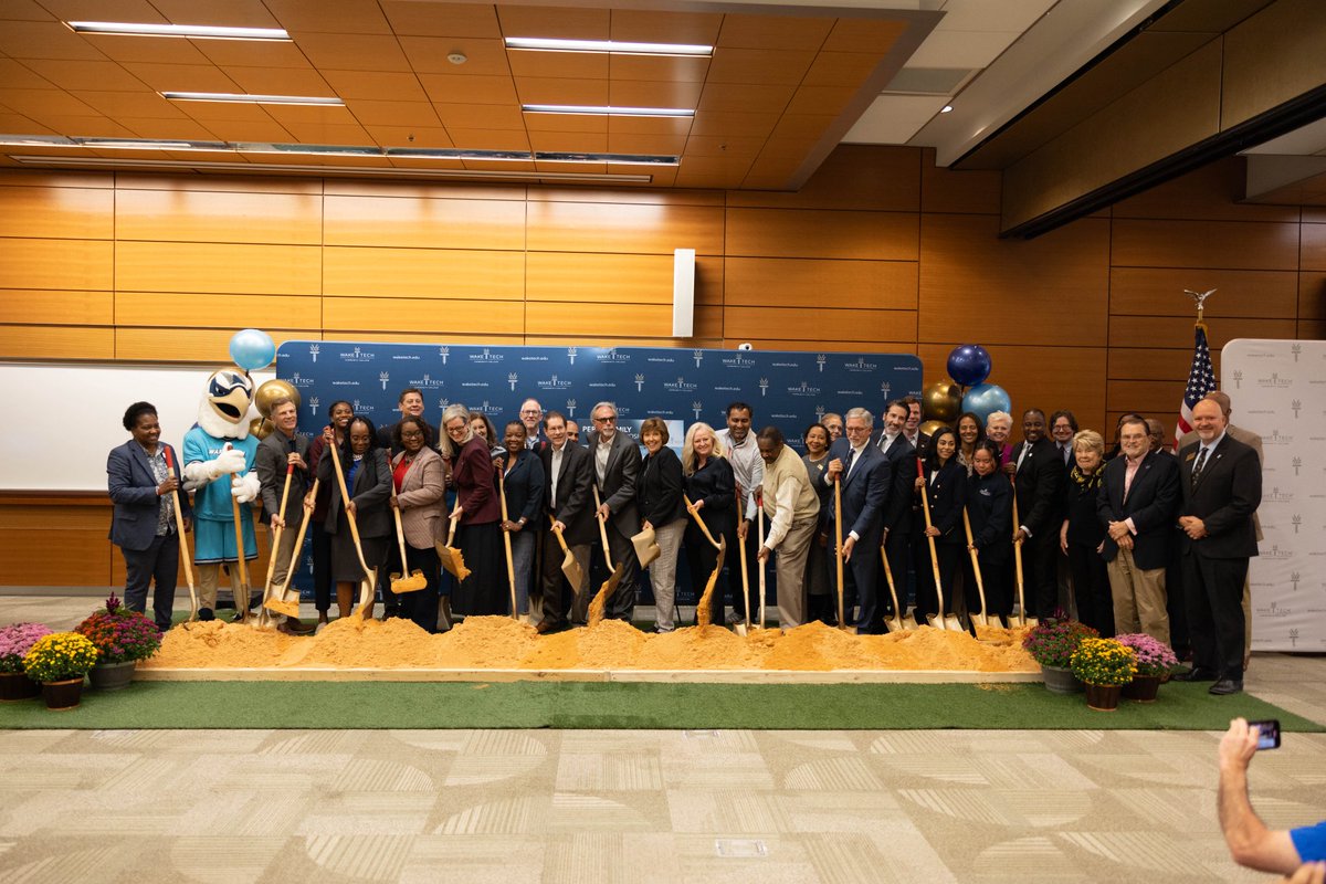 tjamieibm's tweet image. A pleasure to attend this important community event as a Trustee of @waketechcc. Thanks to this outstanding collaboration with @WakeMed and Wake County, we are creating healthcare for the future of our region.