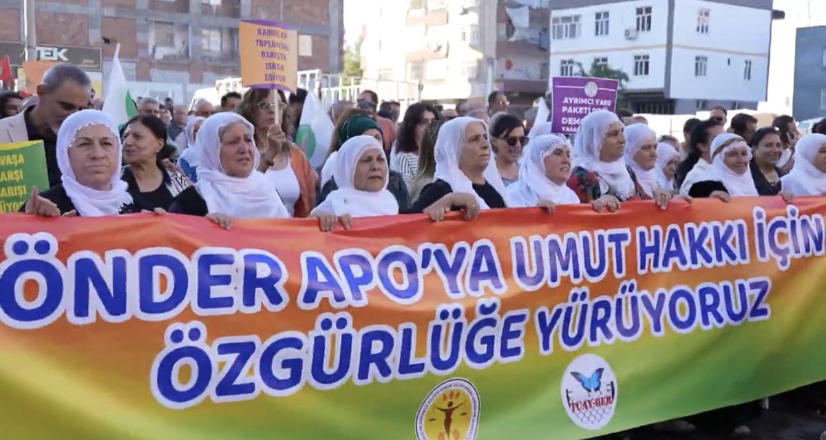 19 Eylül’de yaşananları unutmayacağız!

- Orkun Özeller tutuklandı.

- Van, Mersin ve Diyarbakır’da eş zamanlı yapılan yürüyüşlerde terörist başının umut hakkından yararlanarak serbest bırakılması istendi.

- Muhalefetin sessizliği dikkat çekti!