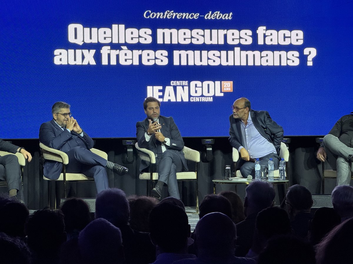 .<a href="/GLBouchez/">Georges-L BOUCHEZ</a> à la conférence « Quelles mesures face aux frères musulmans »:  
🇬🇧 En Angleterre, ils ont des policiers qui portent des signes religieux. Vous avez vu ce qui s’est passé ce week-end chez eux ? Ce n’est plus le Royaume-Uni, c’est le Royaume-Désuni.  
🔢 Énormément de