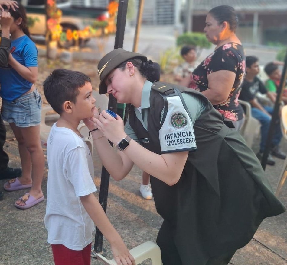 ❤️ Nuestro trabajo con niños, niñas y adolescentes es construir puentes de confianza y protección. 🌈 Con actividades cercanas, buscamos crear entornos seguros donde puedan crecer con alegría y tranquilidad. 👮

#JuntosPorLaNiñez