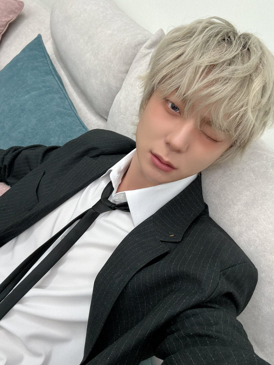 이번 주 최고의 사진으로 선정할래 ⌯'▾'⌯
복슬머리에 블러셔 진짜 짱 귀엽다