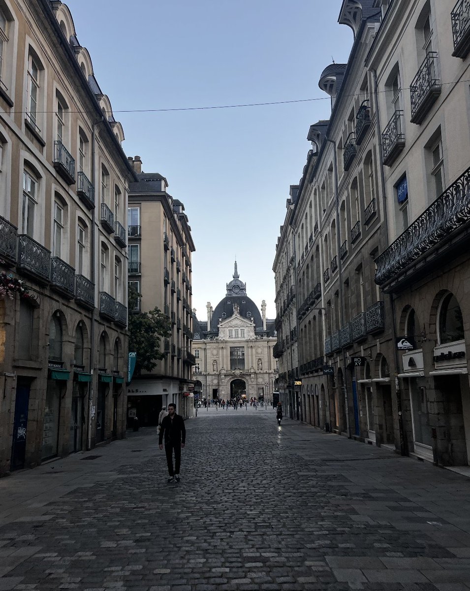 Cobylefko's tweet image. Layers of Rennes, with a magnificent historic core