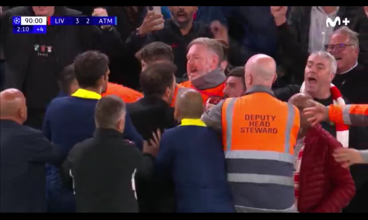 RetroAtleti's tweet image. Nada que reprochar, orgullo y cojones.

Jugamos sin 9 y sin un central, pero eso no es culpa del de negro. Pone lo que tiene 
@marcosllorente señala el camino, negacionista y canchero. 

A seguir. Atleti o muerte