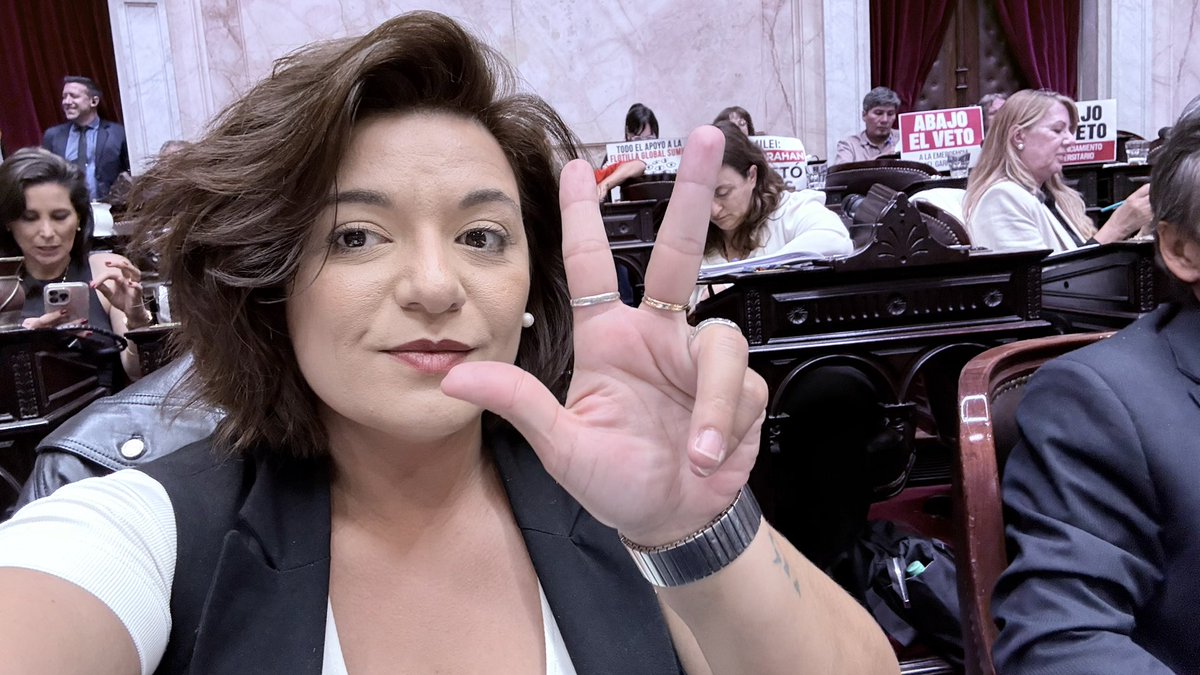 El diputado <a href="/NicolasMayoraz/">Nicolás Mayoraz</a> no va a poder seguir jugando a las escondidas.

Acabamos de emplazar a la Comisión de Asuntos Constitucionales para tratar los TRES (🫠) proyectos de pedidos de interpelación a Karina Milei y Mario Lugones por las supuestas coimas en la ANDIS: exptes.