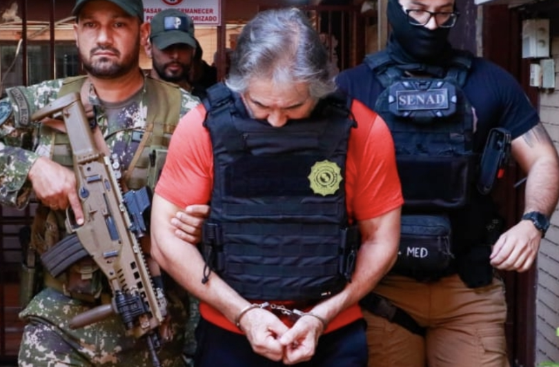 moviendoideas's tweet image. #CírculoDePODER ⭕️ DE PARAGUAY A MÉXICO: REGRESA AL “ABUELO” 🔒 Hoy, el gobierno de Paraguay confirmó la expulsión de Hernán Bermúdez Requena, exfuncionario de Adán Augusto López. 📌 El traslado ocurrió a las 17:00 horas, bajo los principios de cooperación internacional. Ya en…