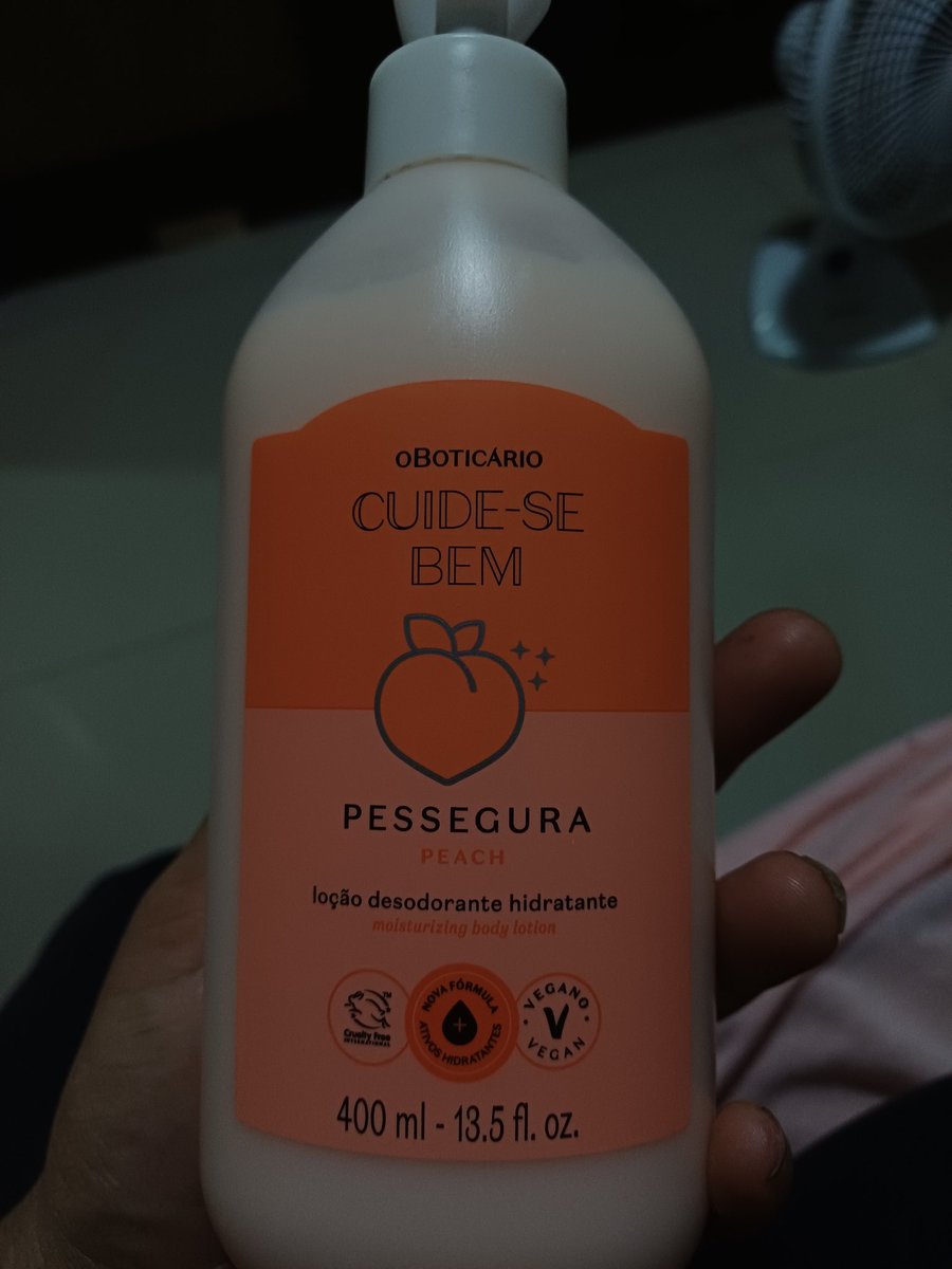 Falei que não ia comprar mais nada e acabei de comprar esse creme da boticário. 
Só esse mês ja deixei mais de 300 pila no boticário, e olha que o mês nem acabou ainda. 
Preciso voltar lá pra comprar um batom vermelho que eu quero e hoje não tinha la...