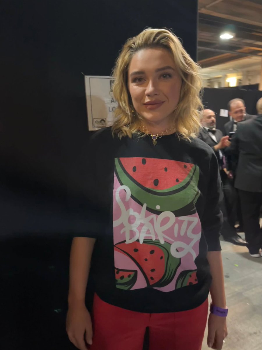 Florence Pugh at the Together For Palestine concert at Wembley wearing a Palestine Solidarity Campaign sweater. Available at shop.palestinecampaign.org 🇵🇸