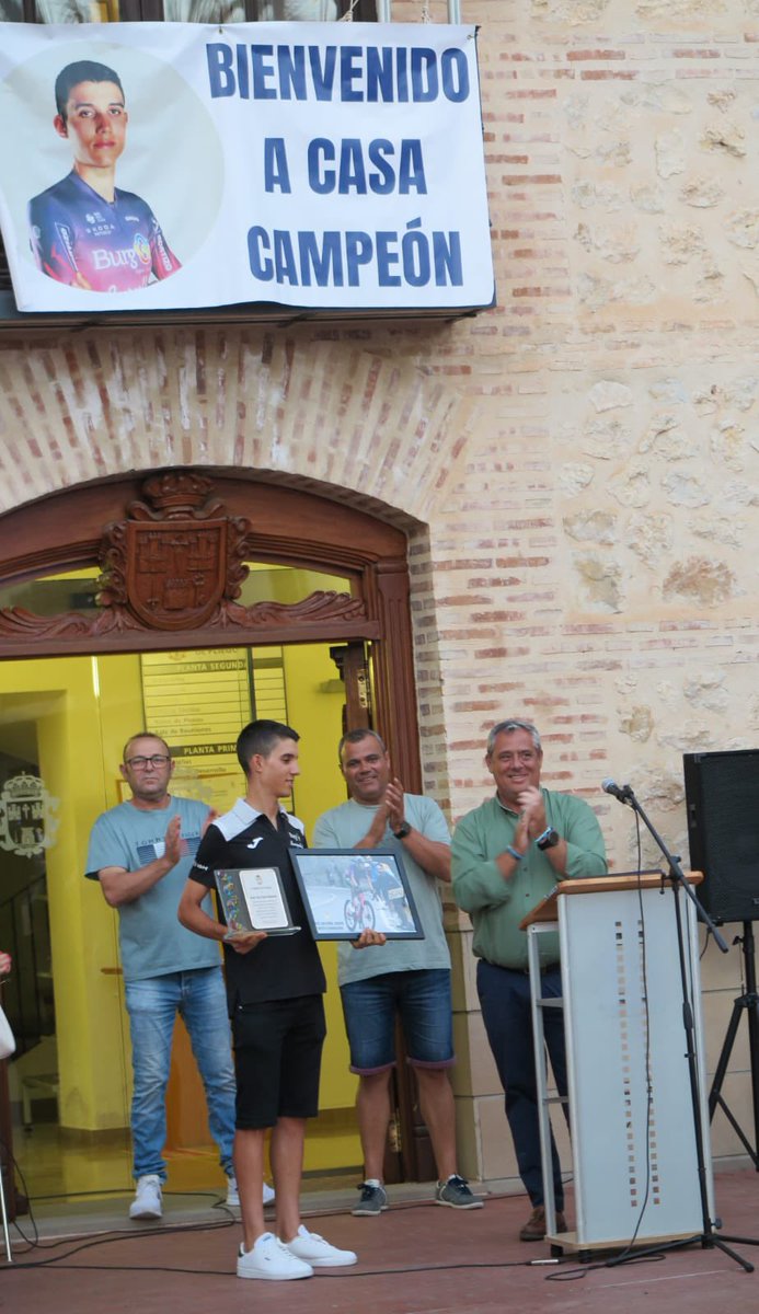 Pliego arropa a José Luis Faura Asensio, primer pleguero en la Vuelta a España.

📰 pliego.org/actualidad/jos…