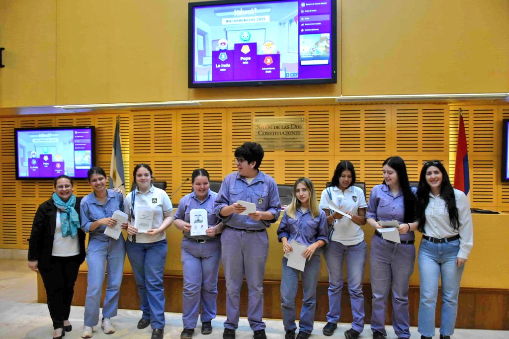 ¡Un día con energía industrial! 🚀 
Hoy abrimos las puertas del Poder Legislativo para recibir a los chicos de la EPET N°1 🏫

Fue un honor para el Dip. <a href="/RudiBundziak/">Rudi Bundziak</a> ser su anfitrión en esta visita tan especial ✨

<a href="/herrerayflia/">Oscar Herrera Ahuad</a>