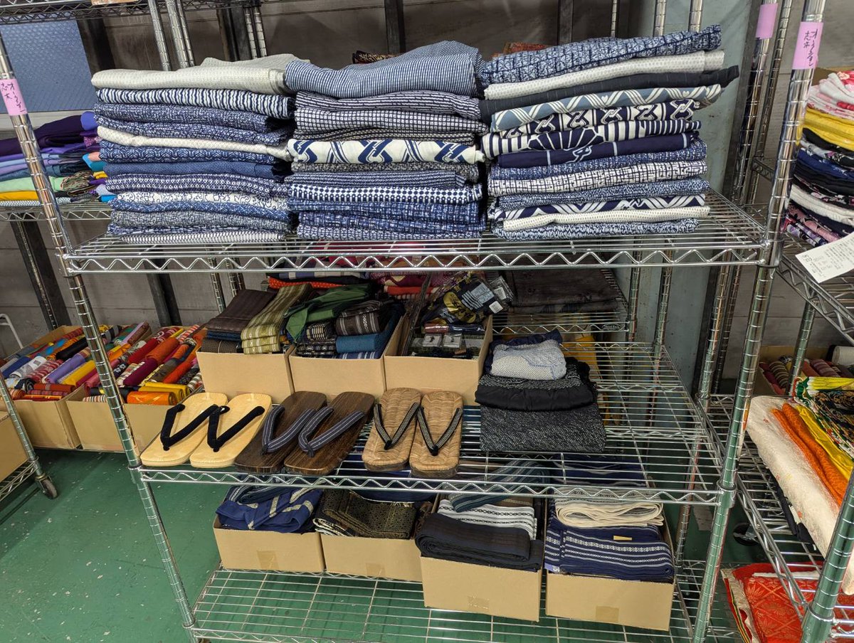 auctionshi's tweet photo. アンティーク羽織、半幅、メンズ着物、羽織などインバウンド商品が今回とても充実していました！
輸出用帯、着物、小売店で人気のお手頃価格の銘品も多数です！秋に向けて楽しい仕入れができそうです！ https://t.co/5dU8OxjXDe