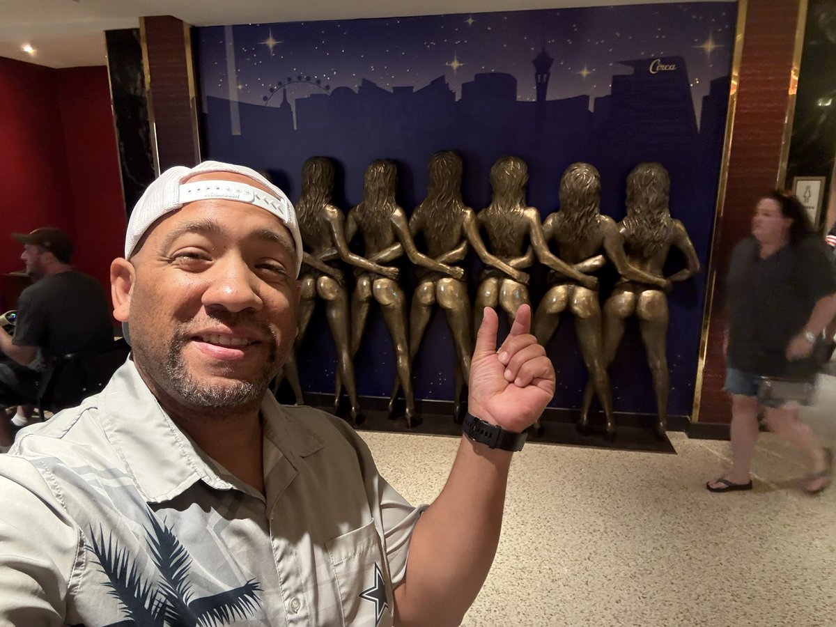 Boot2theface's tweet image. EJ and Rucker in Vegas for #CaneloCrawford . 

#AEWAllOut and #Wrestlepalooza predictions. 

Rucker agrees with Bully Ray. 

#wrestlemania goes to Saudi. 

This and much more! 

Linktr.ee/boot2theface