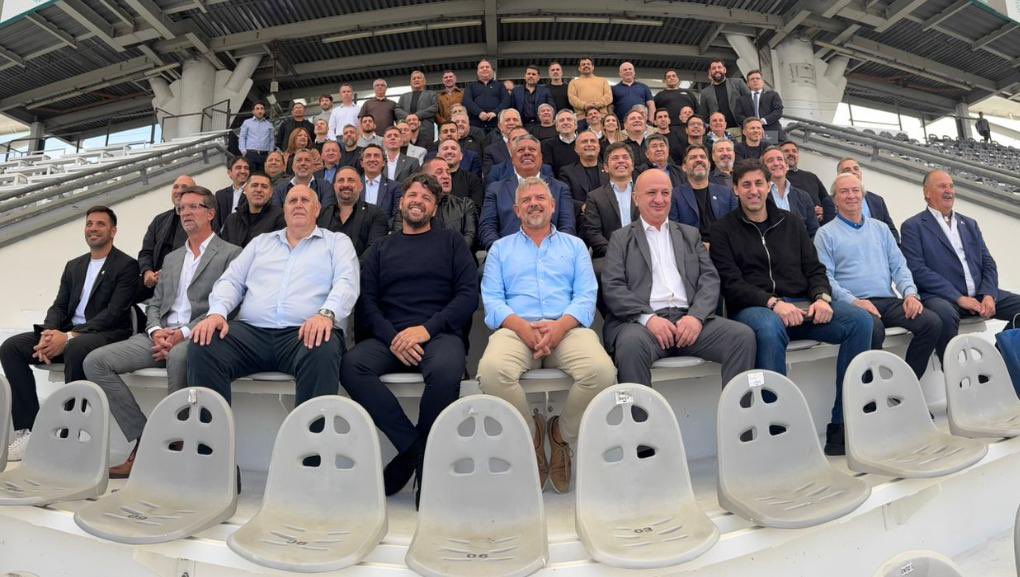 El Estadio Único Diego Armando Maradona, la Nueva casa de Selecciones Nacionales.
La verdad, pura alegría de que lleve el 3 %… Perdón, las 3 Estrellas !!!
Felicitaciones Comandante por la gestión, todos juntos por un nuevo sueño !!! En Fin ….