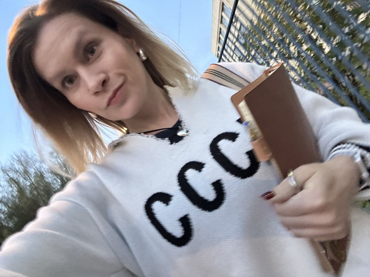 AvSpoon's tweet image. Идеально для собрания в 11м классе, когда ты главная в родкоме🗿